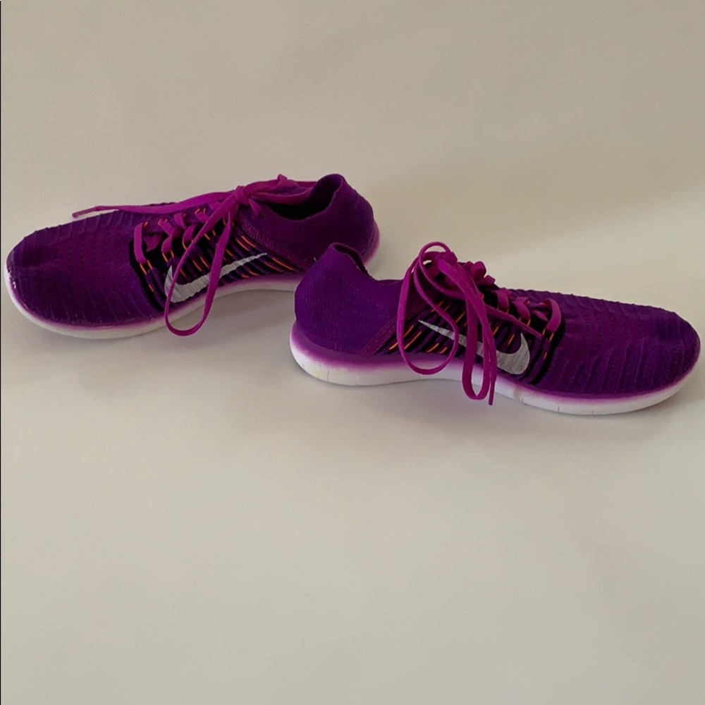 Nike - Picture 2 of 4